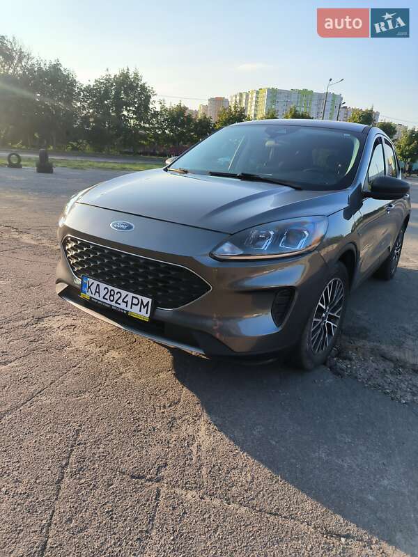 Внедорожник / Кроссовер Ford Escape 2022 в 