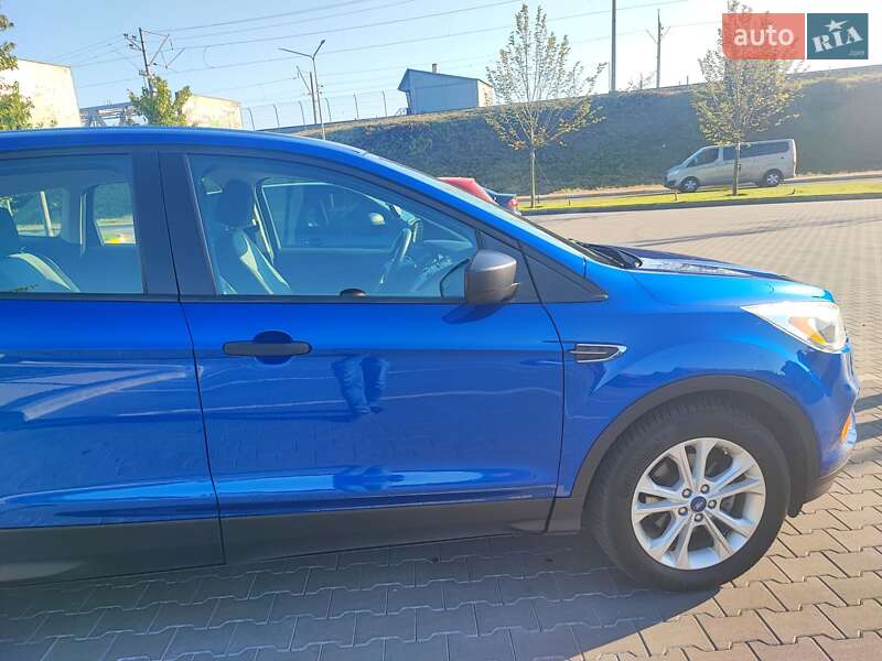 Внедорожник / Кроссовер Ford Escape 2017 в Киеве