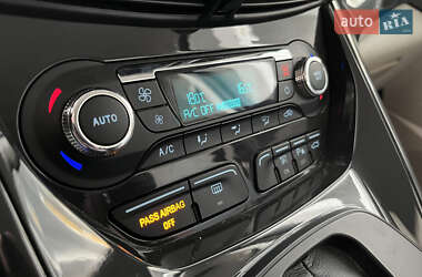 Внедорожник / Кроссовер Ford Escape 2014 в 