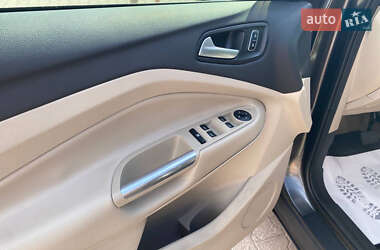 Внедорожник / Кроссовер Ford Escape 2016 в 