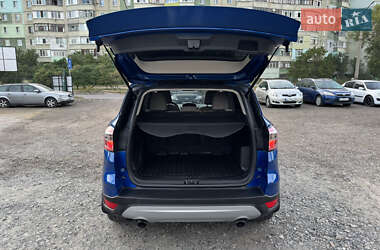 Внедорожник / Кроссовер Ford Escape 2017 в 