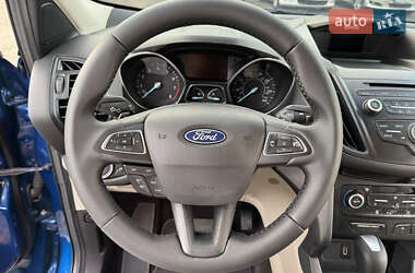 Внедорожник / Кроссовер Ford Escape 2017 в 