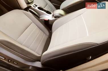 Внедорожник / Кроссовер Ford Escape 2015 в 