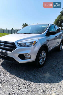 Позашляховик / Кросовер Ford Escape 2017 в Рівному