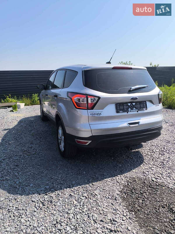 Позашляховик / Кросовер Ford Escape 2017 в Рівному