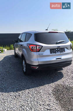 Позашляховик / Кросовер Ford Escape 2017 в 
