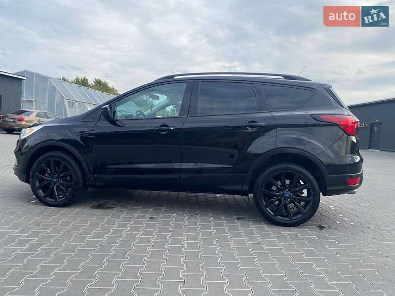 Внедорожник / Кроссовер Ford Escape 2019 в Виннице