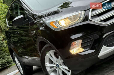Внедорожник / Кроссовер Ford Escape 2019 в 