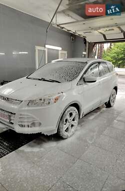 Внедорожник / Кроссовер Ford Escape 2016 в 