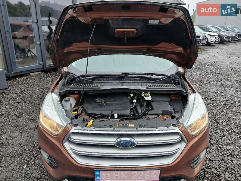 Внедорожник / Кроссовер Ford Escape 2016 в Луцке