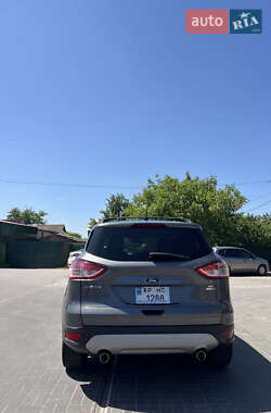 Внедорожник / Кроссовер Ford Escape 2012 в 