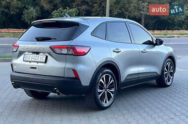 Позашляховик / Кросовер Ford Escape 2021 в 