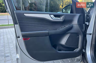 Позашляховик / Кросовер Ford Escape 2021 в 