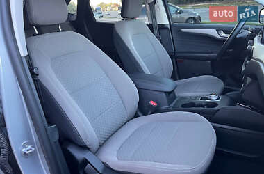 Позашляховик / Кросовер Ford Escape 2021 в 