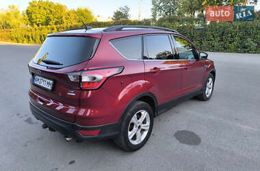 Внедорожник / Кроссовер Ford Escape 2016 в 