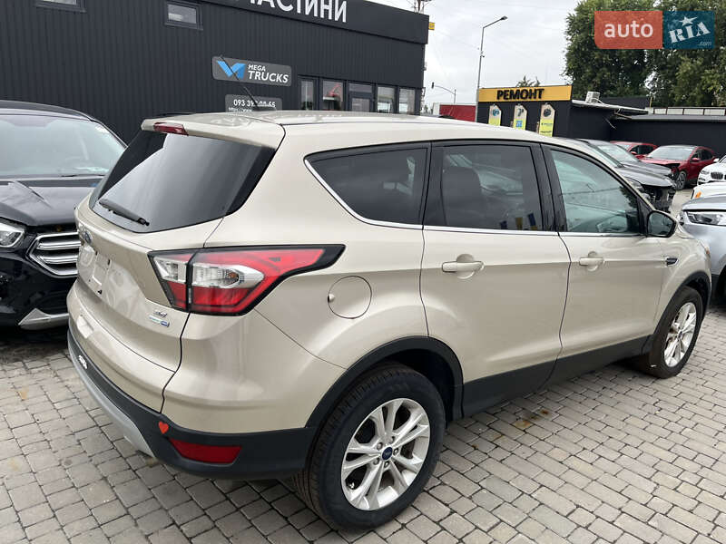 Внедорожник / Кроссовер Ford Escape 2017 в Львове