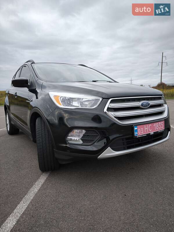 Внедорожник / Кроссовер Ford Escape 2018 в Ровно