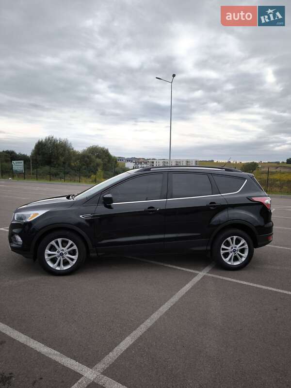 Внедорожник / Кроссовер Ford Escape 2018 в Ровно