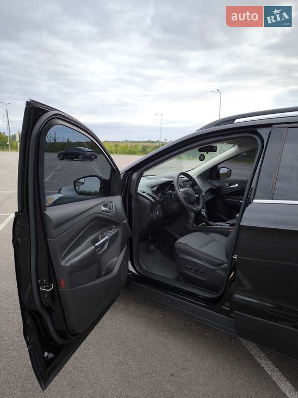 Внедорожник / Кроссовер Ford Escape 2018 в Ровно