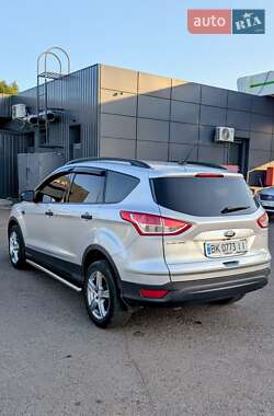 Внедорожник / Кроссовер Ford Escape 2015 в 