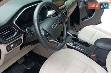 Внедорожник / Кроссовер Ford Escape 2021 в 