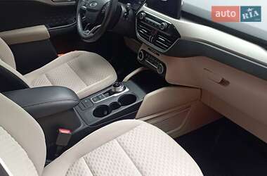 Позашляховик / Кросовер Ford Escape 2020 в 