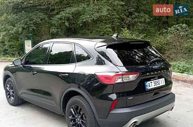 Позашляховик / Кросовер Ford Escape 2020 в 
