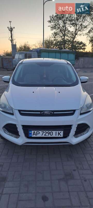 Внедорожник / Кроссовер Ford Escape 2012 в 