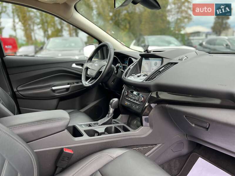Внедорожник / Кроссовер Ford Escape 2017 в Стрые