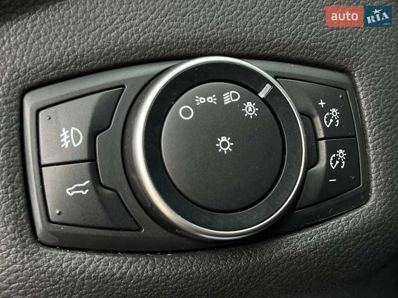Внедорожник / Кроссовер Ford Escape 2017 в Стрые