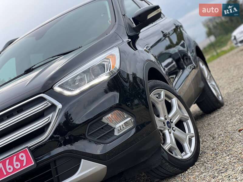 Внедорожник / Кроссовер Ford Escape 2017 в Стрые