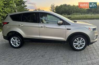 Внедорожник / Кроссовер Ford Escape 2016 в 