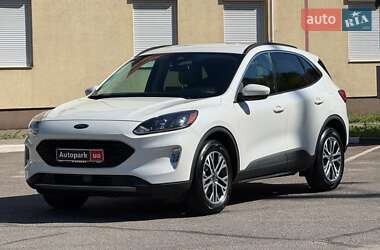 Позашляховик / Кросовер Ford Escape 2021 в 