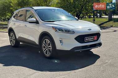Позашляховик / Кросовер Ford Escape 2021 в 