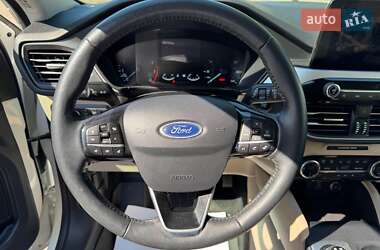 Позашляховик / Кросовер Ford Escape 2021 в 