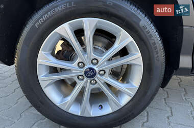 Внедорожник / Кроссовер Ford Escape 2019 в 