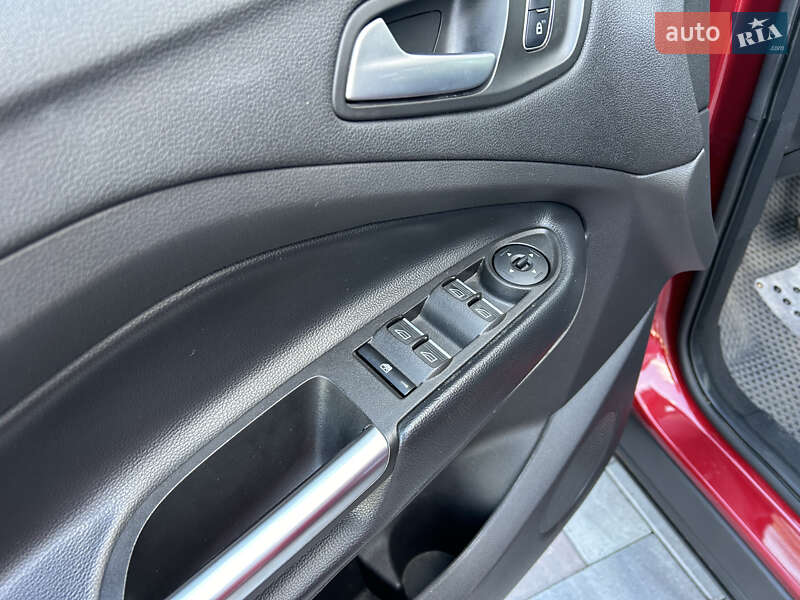 Внедорожник / Кроссовер Ford Escape 2018 в Черкассах
