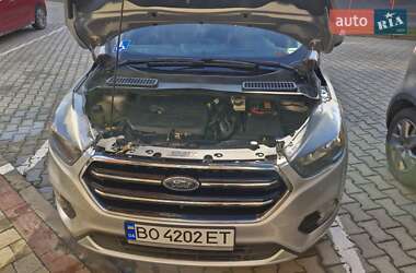 Внедорожник / Кроссовер Ford Escape 2017 в 