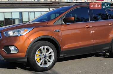 Внедорожник / Кроссовер Ford Escape 2017 в 