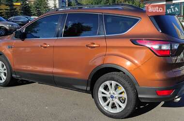 Внедорожник / Кроссовер Ford Escape 2017 в 