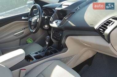 Внедорожник / Кроссовер Ford Escape 2017 в 