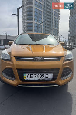 Внедорожник / Кроссовер Ford Escape 2015 в 