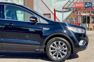 Внедорожник / Кроссовер Ford Escape 2017 в 