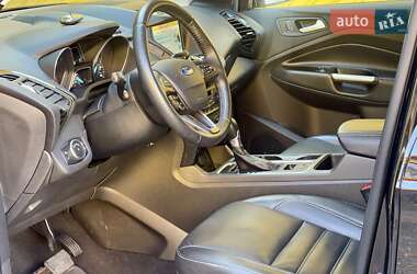 Внедорожник / Кроссовер Ford Escape 2017 в 