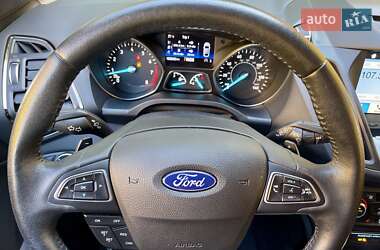 Внедорожник / Кроссовер Ford Escape 2017 в 