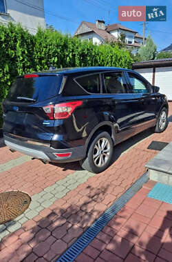 Внедорожник / Кроссовер Ford Escape 2018 в 