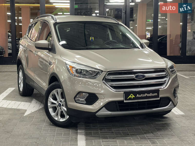 Внедорожник / Кроссовер Ford Escape 2017 в 