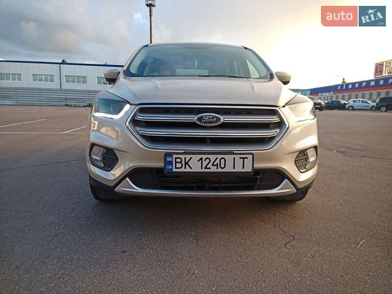 Внедорожник / Кроссовер Ford Escape 2016 в Ровно