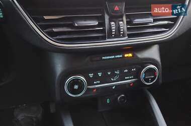 Позашляховик / Кросовер Ford Escape 2019 в 