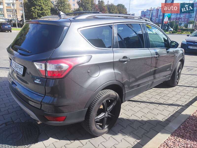 Внедорожник / Кроссовер Ford Escape 2017 в Луцке